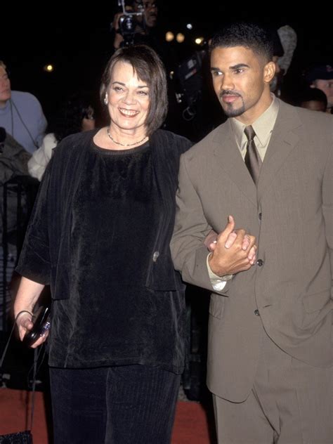 Shemar Moore Became His Single Mom S Full Time Caregiver To Keep Her