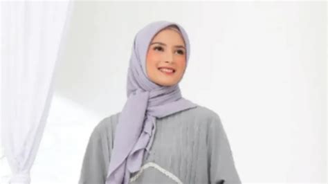 Sedang Cari Model Baju Tunik Terbaru 2023 untuk Wanita Berhijab? SImak