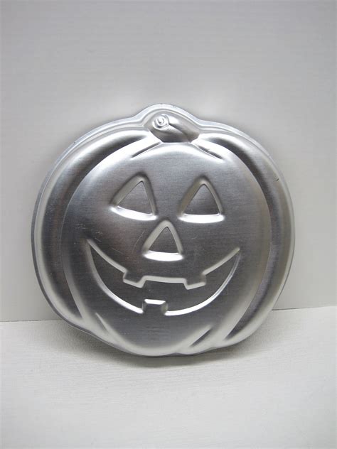 Wilton Jack O Lantern Cake Pan Pumpkin Shaped Metal Mold Etsy