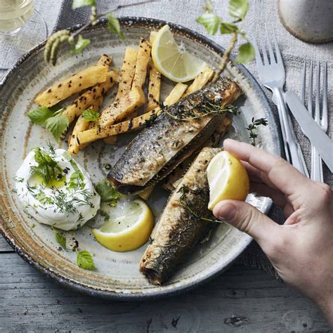 Gebratener Hering mit gegrillter Steckrübe und Birkenblätter Dip