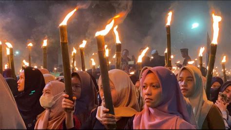 Menyambut Bulan Suci Ramadhan Pawai Obor Terangi Ruas Jalan Kota Medan