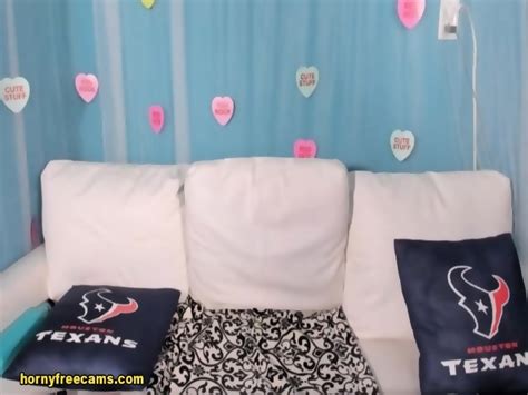 Beautiful Brunette Sweet Tease Live Cam