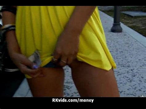 Jeune Fille D Sesp R E Nue En Public Et Baise Pour Payer Le Loyer Xvideos