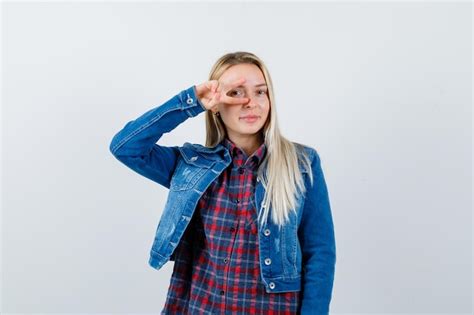 Jeune Femme Blonde Charmante Isol E Photo Gratuite