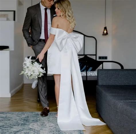 Neues Kurzes Satin Hochzeitskleid Mit Abnehmbarer Gro Er Schleife