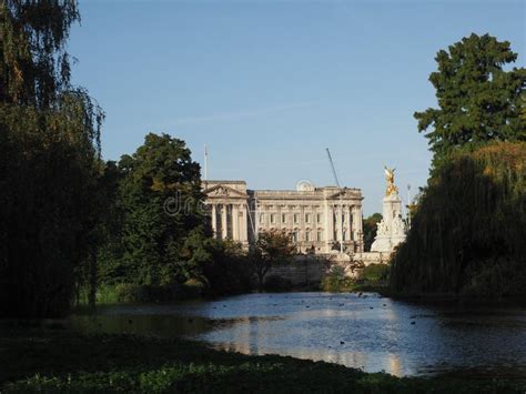 Buckingham Palace In London Stock Photo Image Of Buckingham Nature
