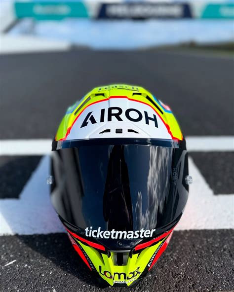Racing Helmets Garage: Airoh GP800 R.Vickers 2025 by Bargy Design