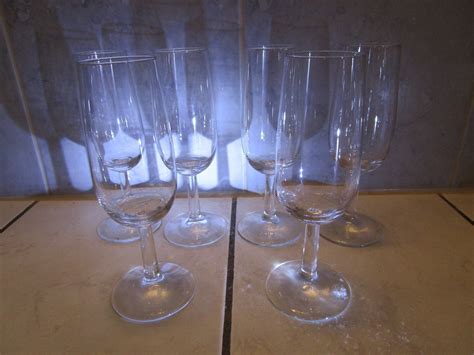 Se produkter som liknar Sex verkligt vackra och elega på Tradera 665389211