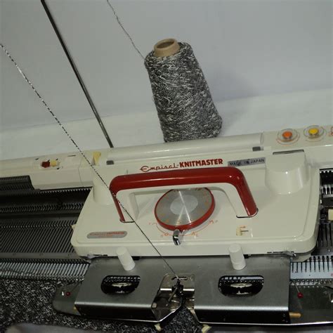 Производство Японии. Машинка 5-го класса имеет 200 игл с растоянием ...