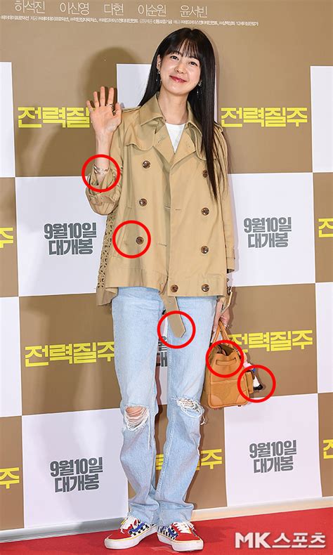 ‘최강 동안’ 이요원 ‘찢청 패션에 인형 키링까지! 대학생 딸과 함께 등교해도 깜빡 속겠어’ [틀린그림찾기]