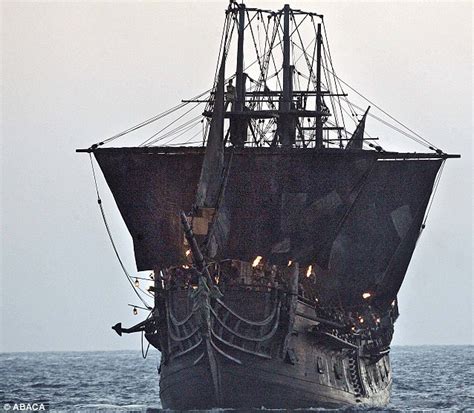Pirates Of The Caribbean Pirate Ship The Brig Unicorn Sinks In Freak