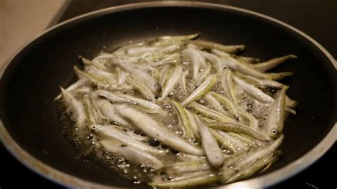 Crispy Pan-Fried Smelt from Frozen - Keep Up Cooking