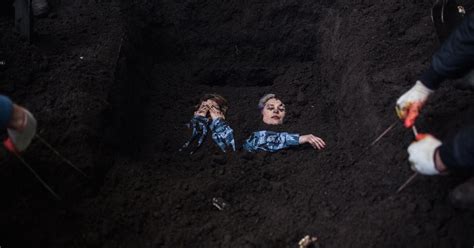 Pussy Riot Releases I Can T Breathe A Protest Song For Eric Garner The New York Times