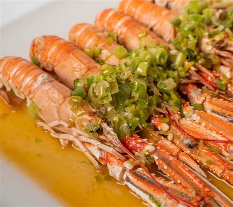 Restaurante En El Centro De Teruel Bajo La Torre Del Salvador