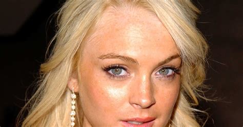 STYLE LINDSAY LOHAN HOT LOOKS