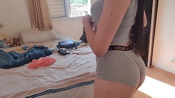 HOT GIRL A ÉJACULÉ DANS SA CULOTTE L A OBTENU SUR LE LIT A TOURNÉ SON CUL SUR QUATRE ET A