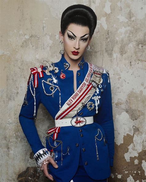 Violet Chachki for Koral Sagular S/S 2020 : r/rupaulsdragrace