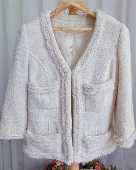 Coat Always - SOLD OUT สูททวิตสีขาวครีม งานสไตล์ชาแนล...