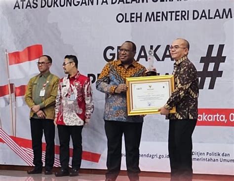 Kemendagri Memberi Penghargaan Kepada Papua Barat Daya Yang Mendukung