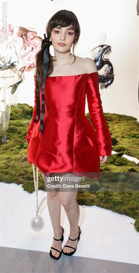 Lauren Mayberry Nude OnlyFans Leaks Fappening FappeningBook