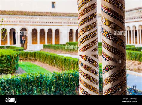 El claustro de la Basílica de San Pablo Extramuros es uno de Roma