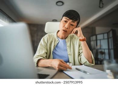 Mature Japonaise Avec Fils R Sultats Mille Dimages Libres De Droits De Photos De Stock