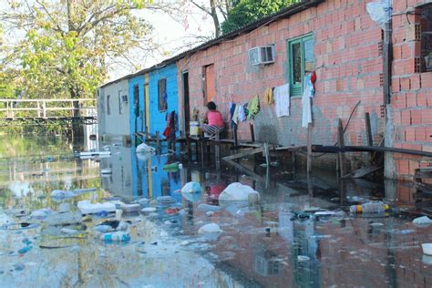 Moradores de áreas alagadas relatam problemas de saúde e infraestrutura