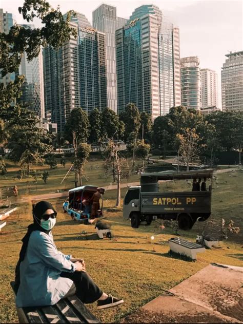 Wanita Ini Minta Edit Foto Orang Di Belakangnya Hilang Hasilnya Bikin Tepuk Jidat Hot