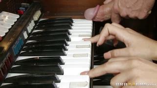 Gianna Nicole Hired Johnny To Help Her Learn Piano Porn Movies 3Movs