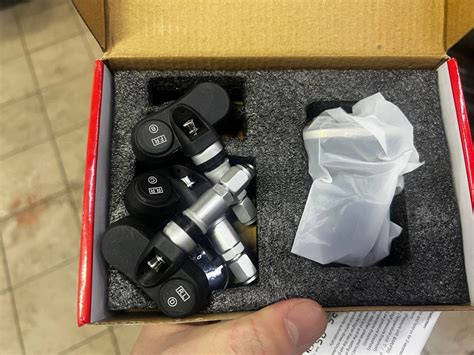 Ставим датчики давления внутрь колеса и стопарь тоже меняем на диодный ...