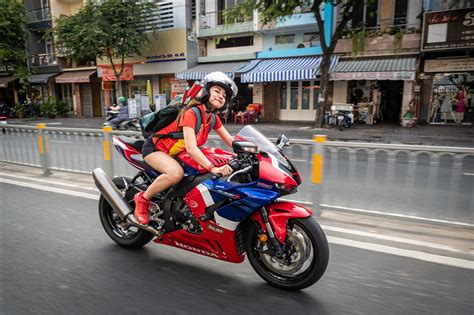 Hot girl biker Diễm Trần và đam mê với môtô phân khối lớn