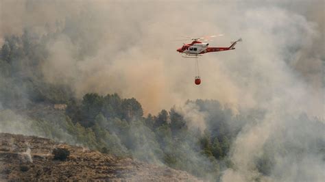 Alicante Un Incendio Obliga A Desalojar A Decenas De Personas