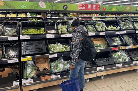 Leere Supermarktregale In Gro Britannien Briten Schicken Fotos Von