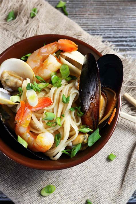 Easy Seafood Udon Recipe - IzzyCooking