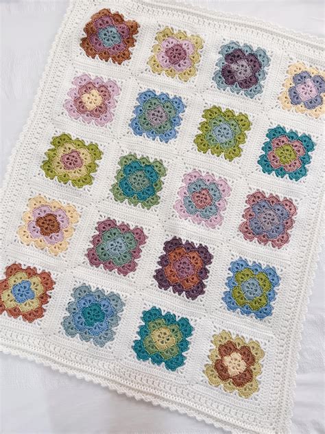 How lovely is this joined shells scrap blanket! 🌈 : r/crochet