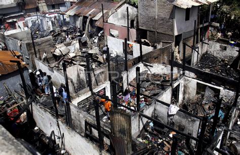 KEBAKARAN RUMAH PADAT PENDUDUK ANTARA Foto