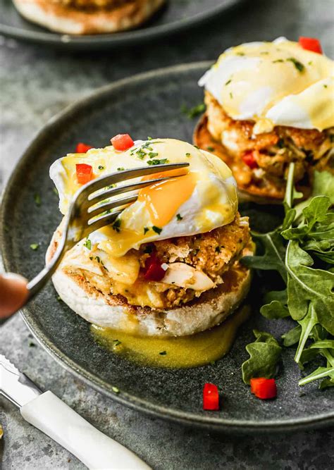 crab cake benedict 3