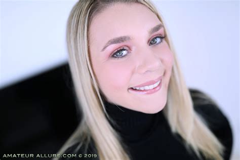 Изображение помечено Blonde Gabbie Carter American Eyes Face