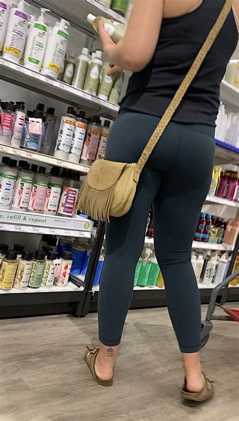 Thick Blonde Milf Pawg In Green Leggings Spandex Leggings Yoga Pants Forum