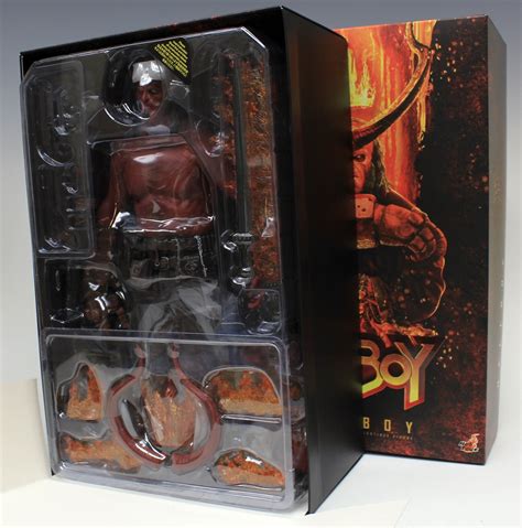 Hellboy Hot Toys MMS527 1 6 Scale Figure CONSIGNMENT