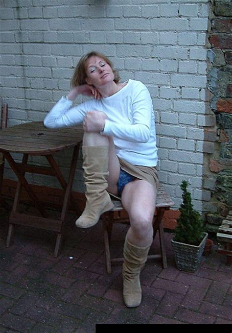 Amateur Milf Blonde Short Hair Glasses Cb D X Porn Pic