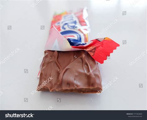128 Daim chocolate bars Images, Stock Photos & Vectors | Shutterstock