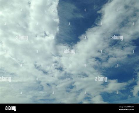 chmury deszczowe  res stock photography  images alamy