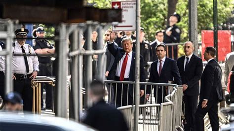 Donald Trump ın yargılandığı sus payı davası başladı