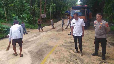 Minyak Goreng Tumpah Di Jalan Ciamis Kawali Puluhan Motor Tergelincir