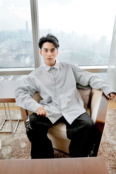 Mono V Hieuthuhai Hot Boy L Ng Nh C Vi T L M G C Ng G Y B O Mxh