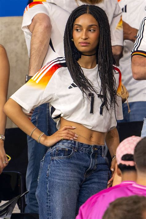 Fotoshow: Das sind die Looks der Spielerfrauen