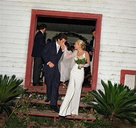 The Fashion Details To Know About Carolyn Bessette Kennedys Minimalist