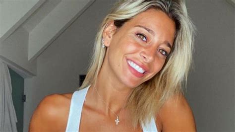 La Panelista Argentina Sol P Rez Enloquece Posando De Espalda Con Un Micro Bikini Rojo Pasi N