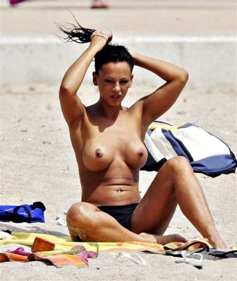 Nereida Gallardo Showing Her Nice Big Tits On Beach To Paparazzi Porn Pictures XXX Photos Sex